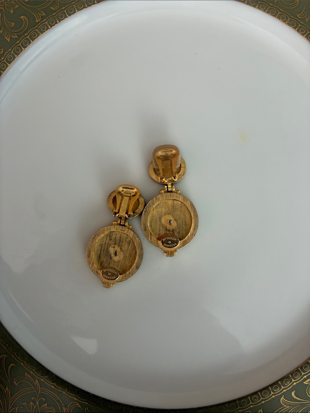 Vintage Style Gold-Tone Cameo Drop Earrings - Gold - Picture 2 of 7